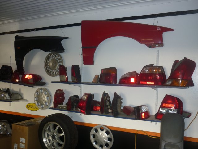 WRECKERS STOCK IN TRADE, VEHICLE HOIST, FORD FALCON UTE, PALLET RACKING