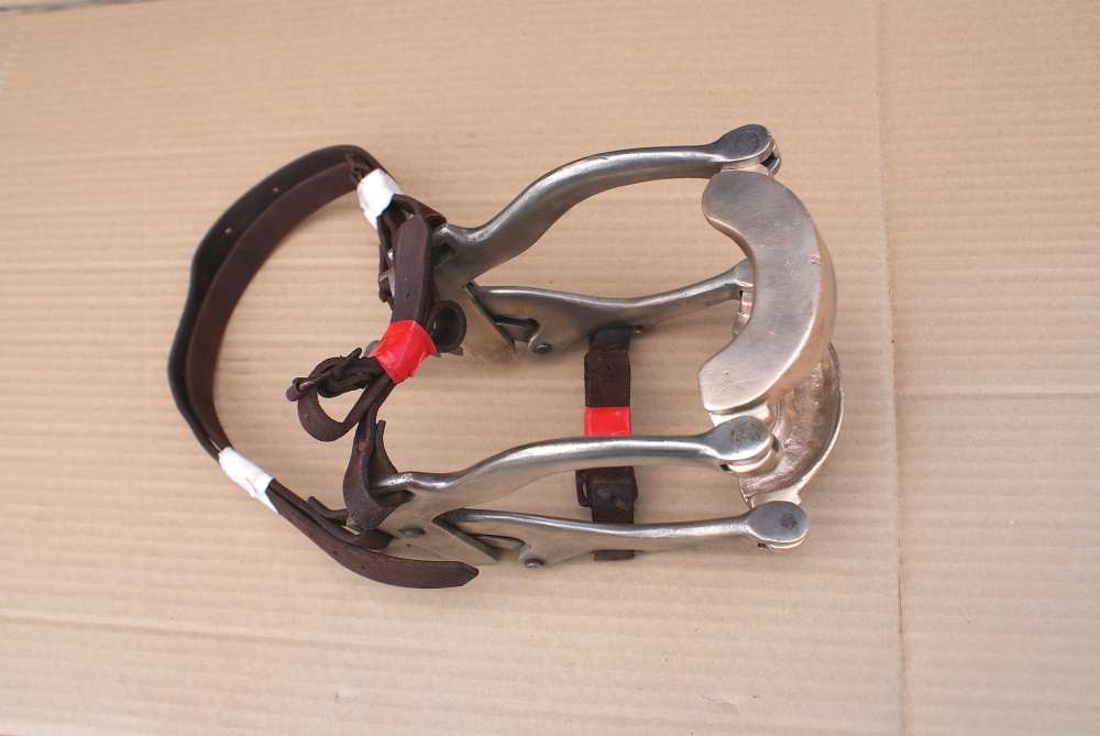 ITEM 1. VINTAGE HORSE MOUTH GAG and SPECULUM ONLINE TOOL SALE TVA