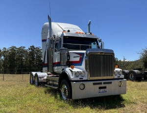 BUY NOW !!! 2011 Western Star 4800FX Constellation 6x4 White Prime Mover Truck